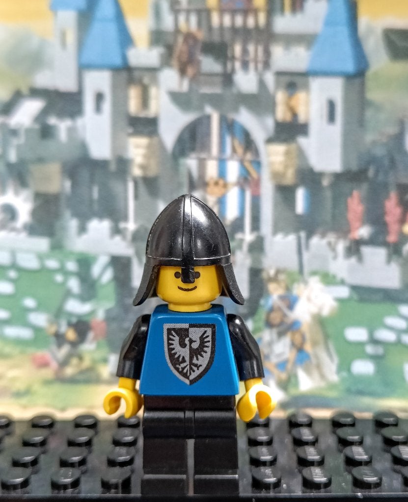 Lego Black Falcon - Black Legs, Black Neck-Protector, Shield, Gebruikt, Lego, Ophalen of Verzenden, Minifiguur