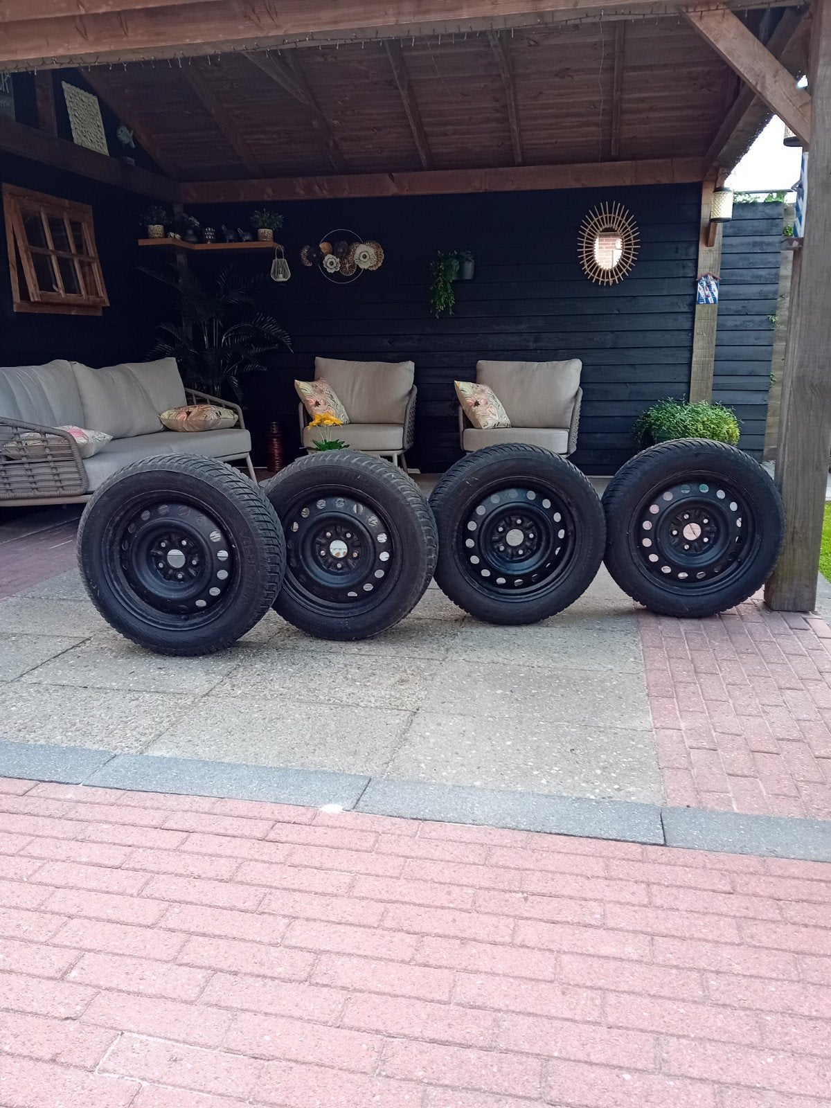 Winterbanden toyota verso..10 euro p/stuk, Ophalen, 16 inch, Banden en Velgen, 205 mm