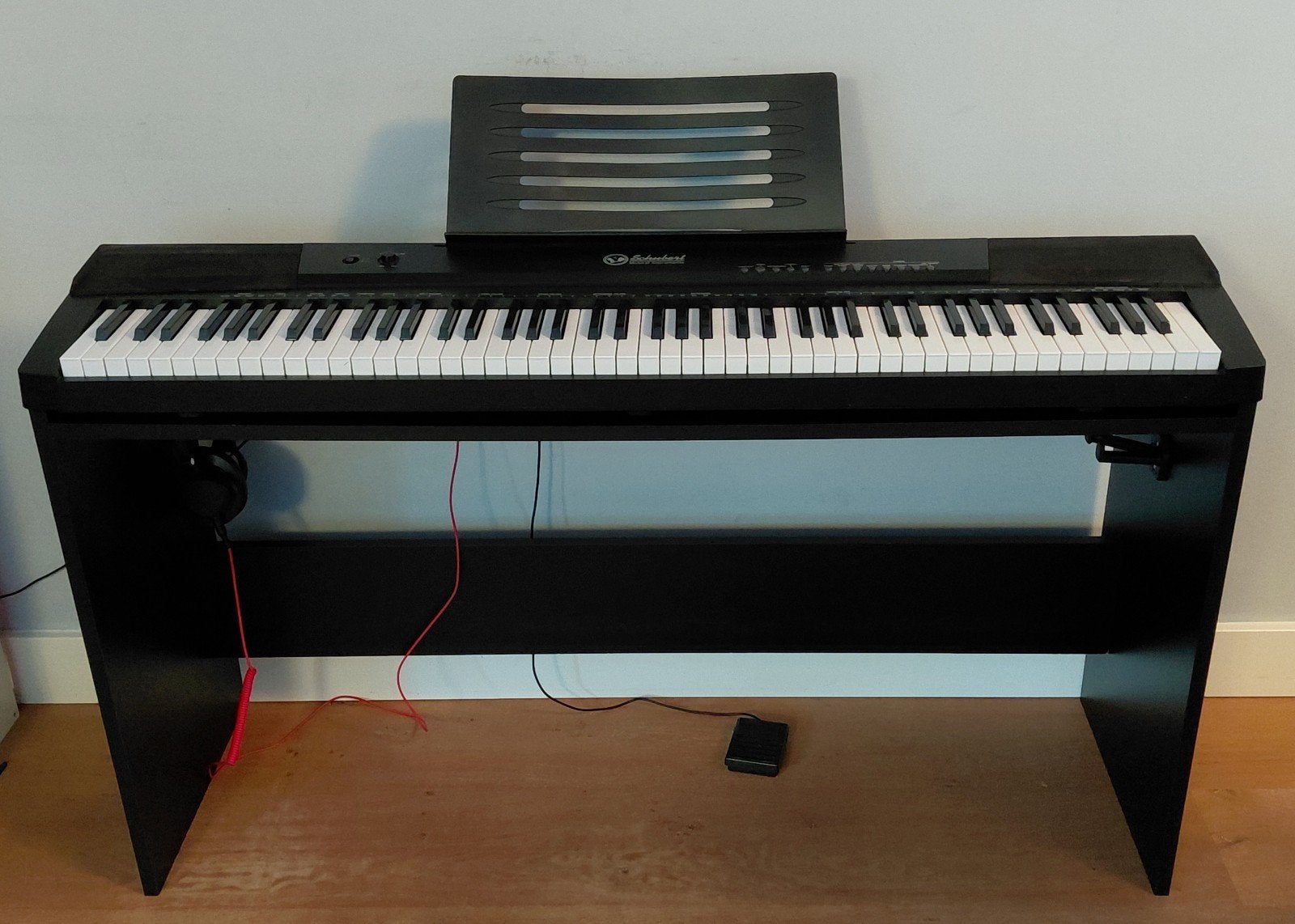 Schubert Digitale Piano met meubel en pedaal, Gebruikt, 88 toetsen, Aanslaggevoelig, Ophalen
