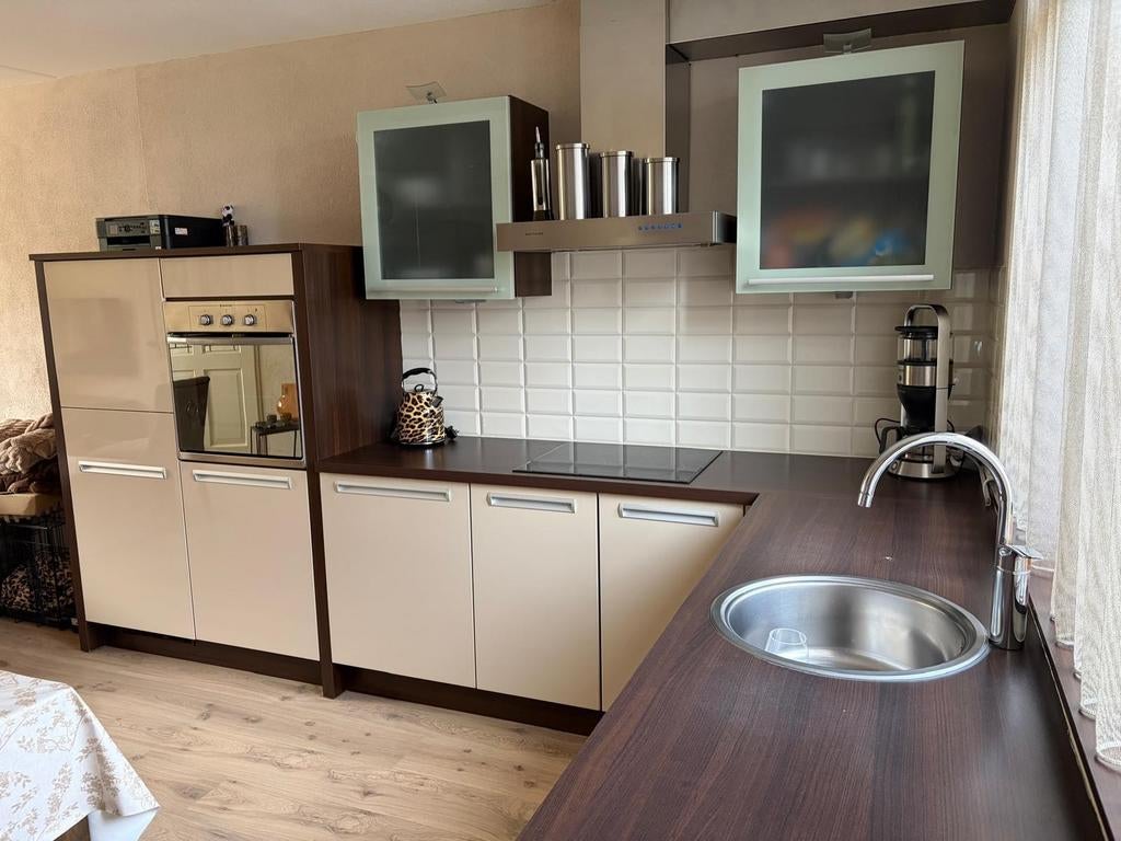 Moderne hoekkeuken met inbouwapparatuur, Gebruikt, Hoekkeuken, Ophalen of Verzenden, Kunststof