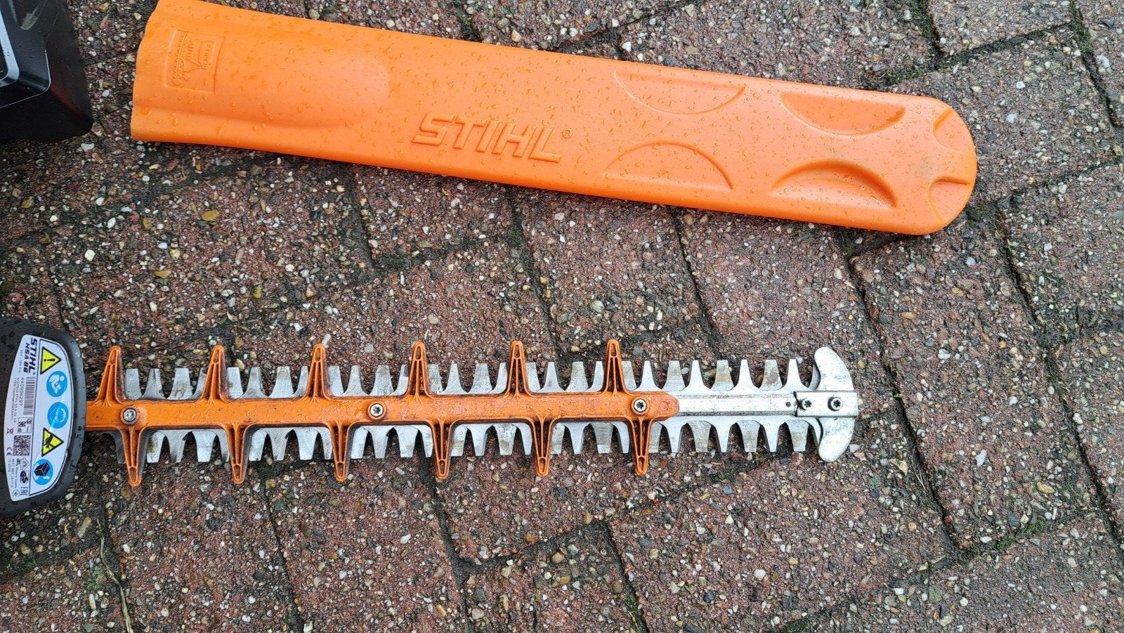 Stihl HSA 86 (Accu) heggenschaar met accu en oplader, Stihl, Gebruikt, Accu, Ophalen of Verzenden