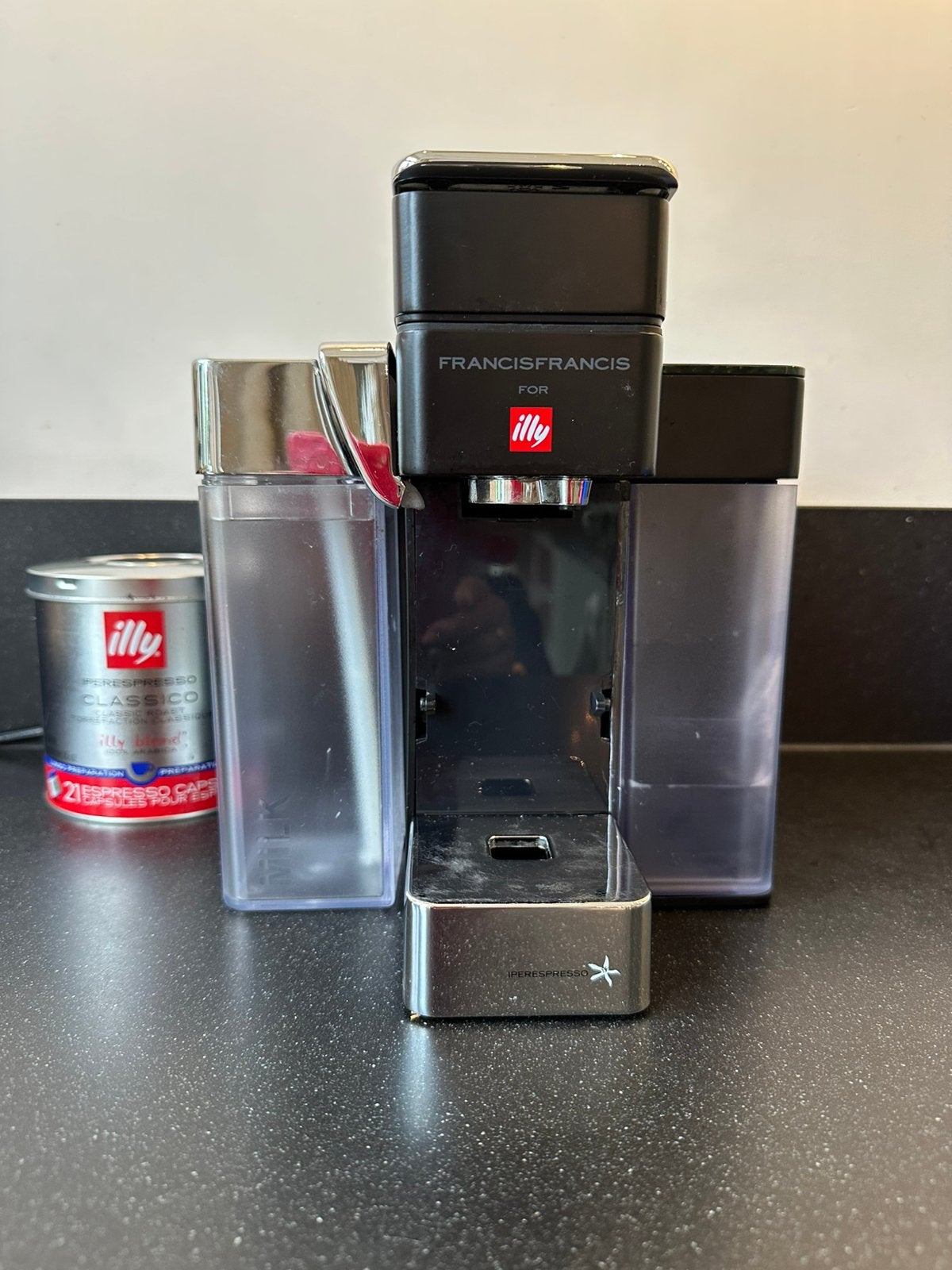 Illy Y5 Milk Iperespresso capsulemachine, Gebruikt, Espresso apparaat, Ophalen of Verzenden, 4 tot 10 kopjes