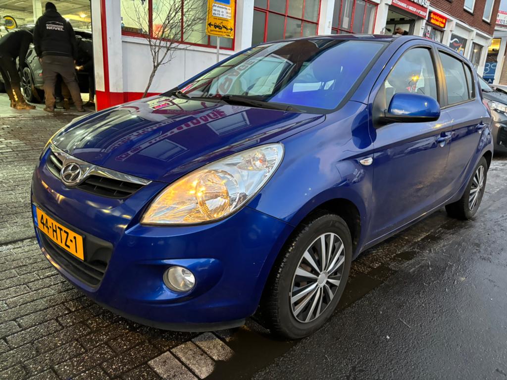 Hyundai i20 1.2 5-DRS 2009 Blauw metalic navi airco usb ipod, 31 €/maand, 4 cilinders, Blauw, Origineel Nederlands