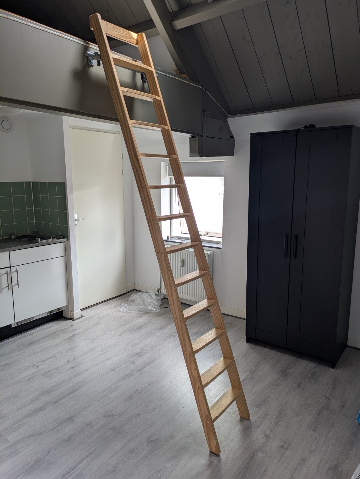 Houten trap met beugel (218-238 cm), Ophalen, Zo goed als nieuw, Trap, 2 tot 4 meter