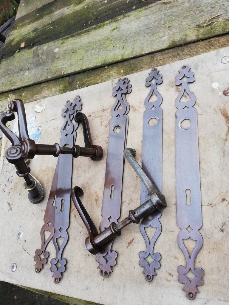 3 sets oude deurklinken met extra lange strakke schilden, Ophalen of Verzenden, Zo goed als nieuw, Koper of Messing, Klink of Kruk