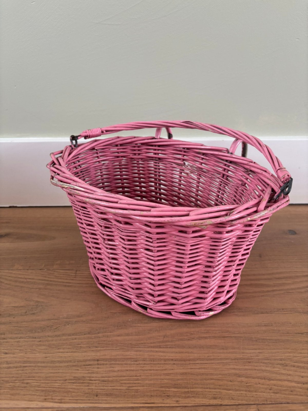 Vintage roze rieten fietsmandje voor kinderfiets, Ophalen, Gebruikt, Fietsmand, Stuurbevestiging