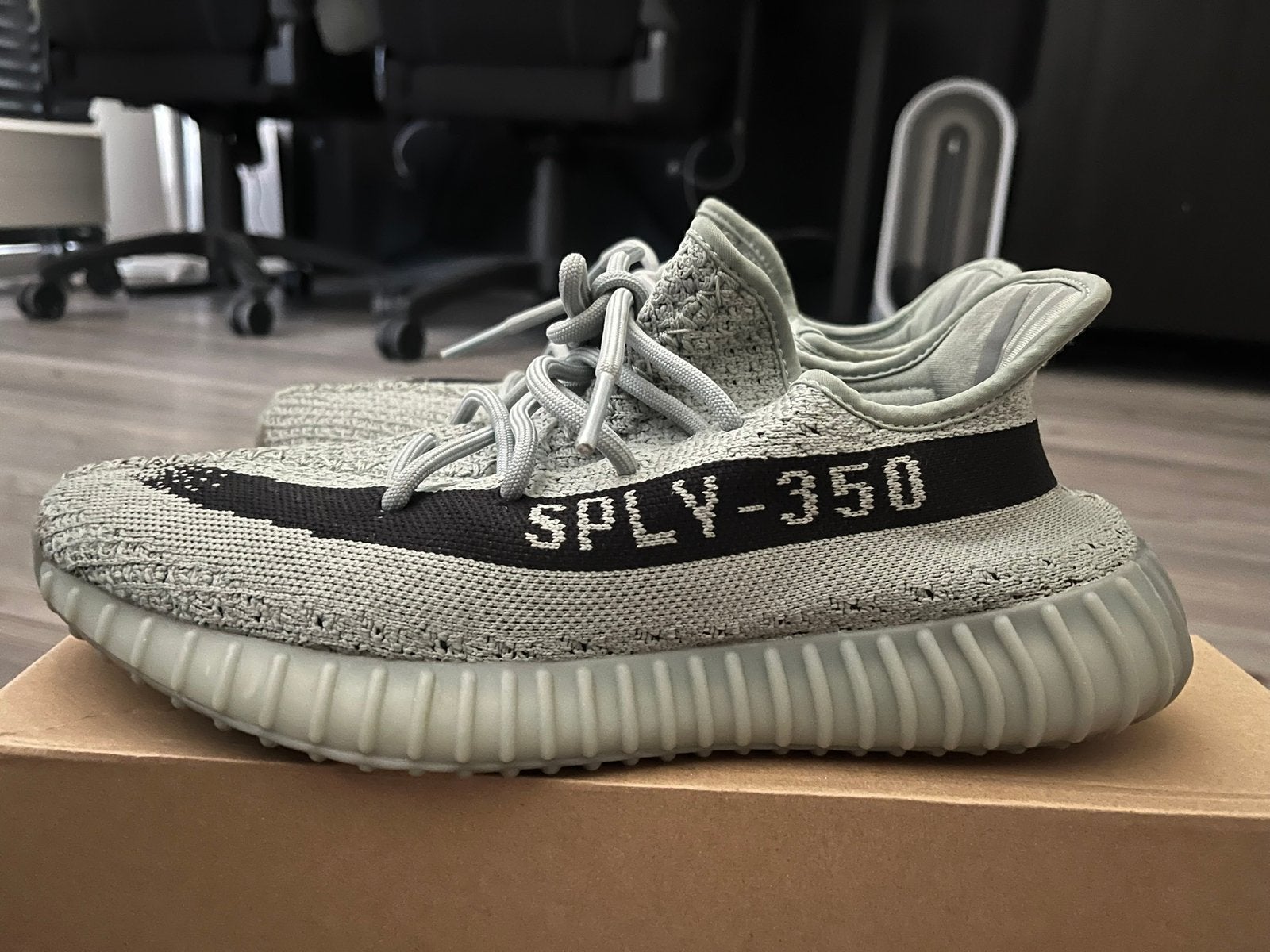 Grijze yeezy sneakers, Overige kleuren, Ophalen of Verzenden, Sneakers of Gympen, Gedragen