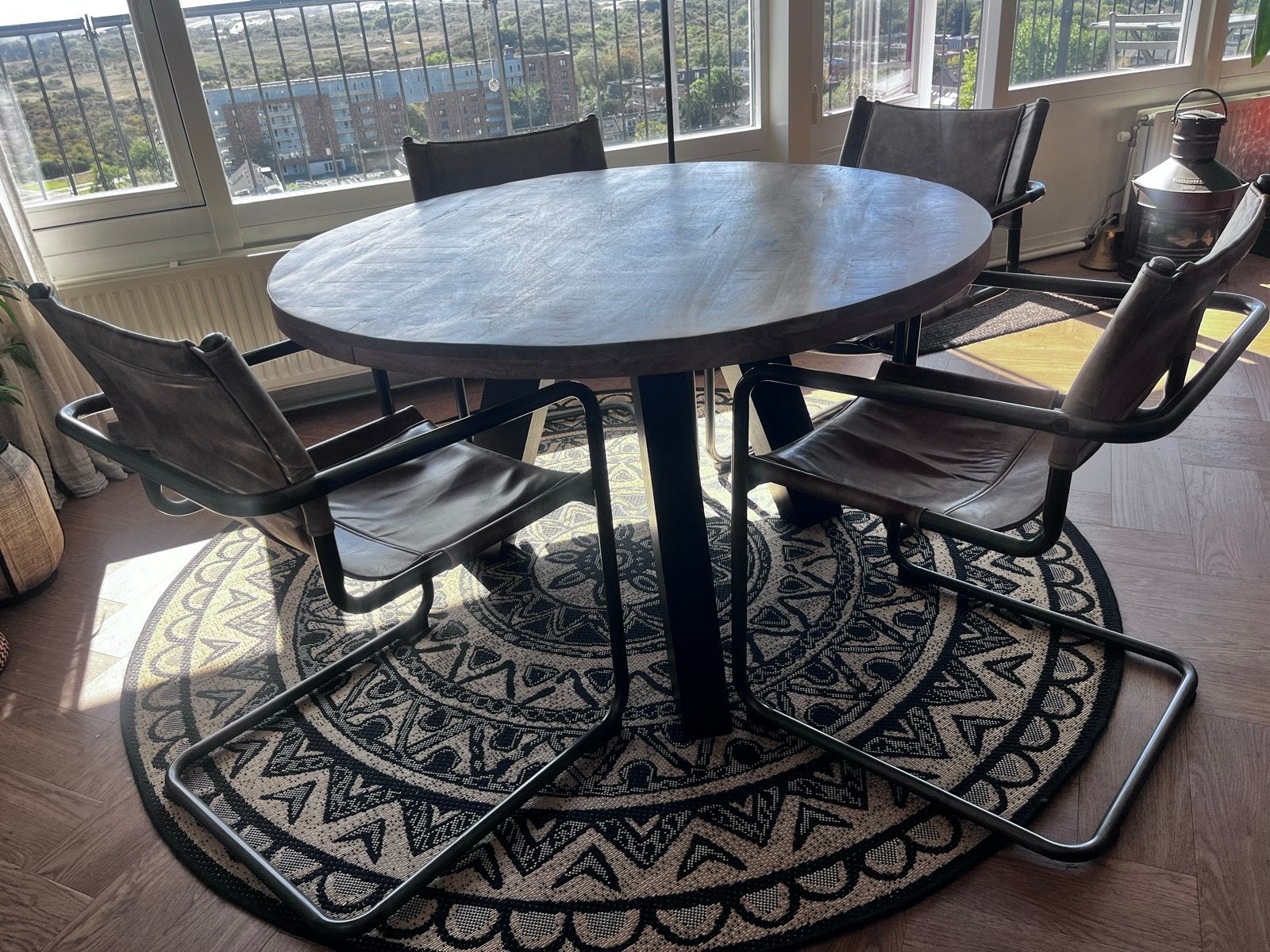 Set van 4 stoere Gert Snel eetkamerstoelen in bruin leer, Huis en Inrichting, Ophalen, Gebruikt, Bruin, Leer