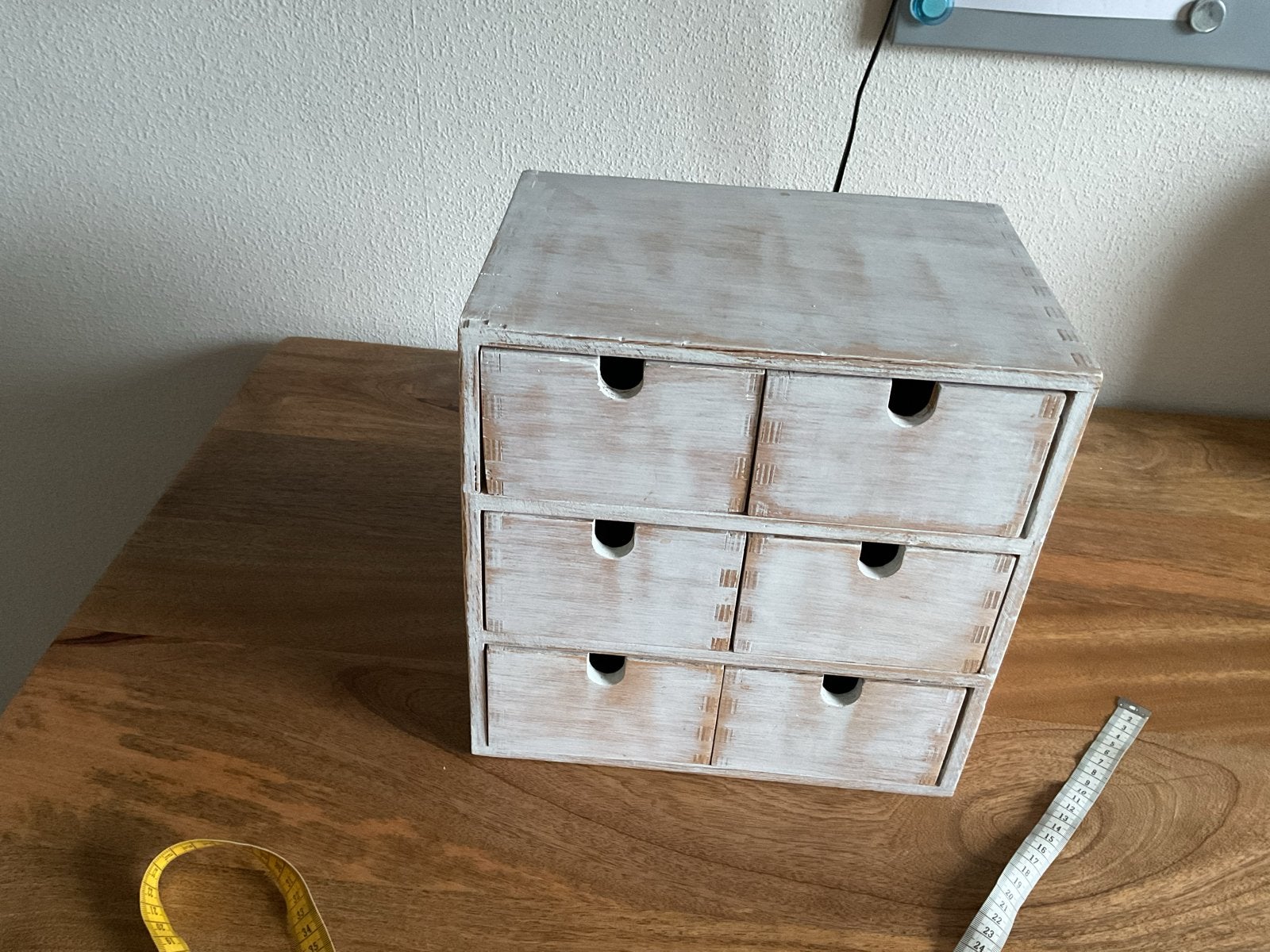 Houten mini ladekastje met 6 laden - wit/grijs geverfd, Minder dan 50 cm, Gebruikt, 5 laden of meer, Ophalen of Verzenden