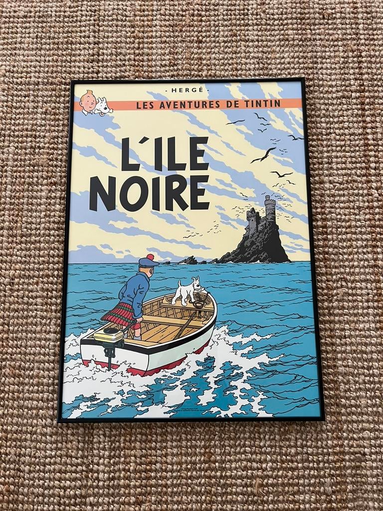 Kuifje poster in lijst - L’ile Noire 51x71 cm, Verzamelen, Posters, Ophalen, Met lijst, A1 t/m A3, Overige onderwerpen