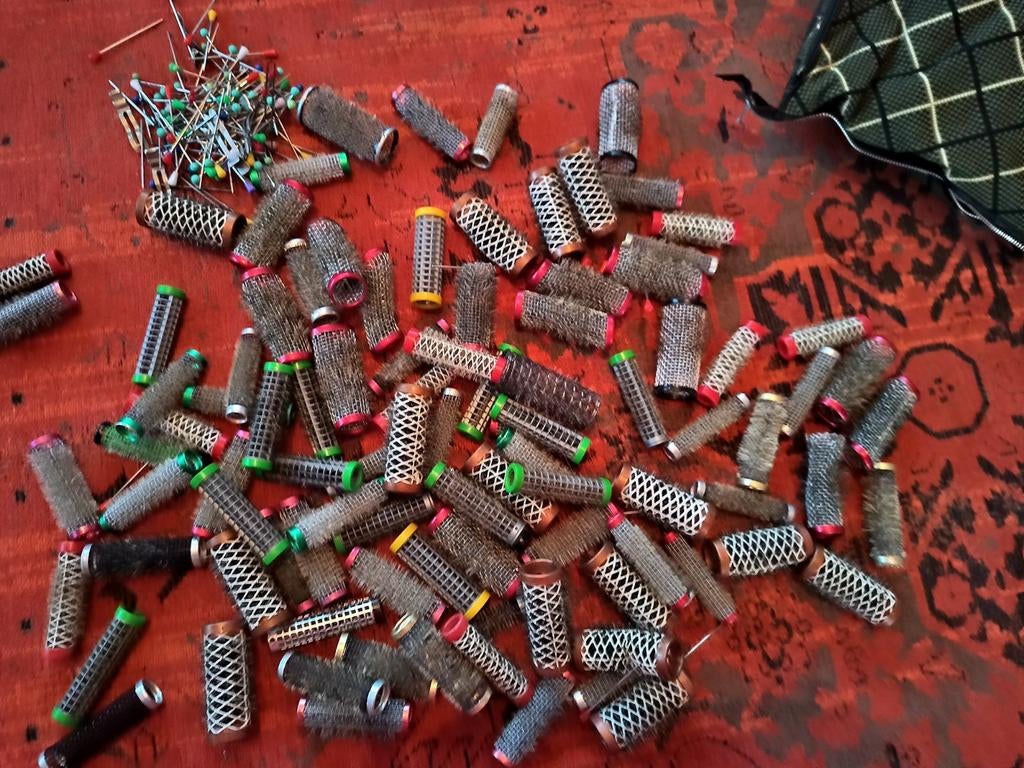 Krulspelden en prikkertjes om ze vast te zetten vintage, Ophalen of Verzenden
