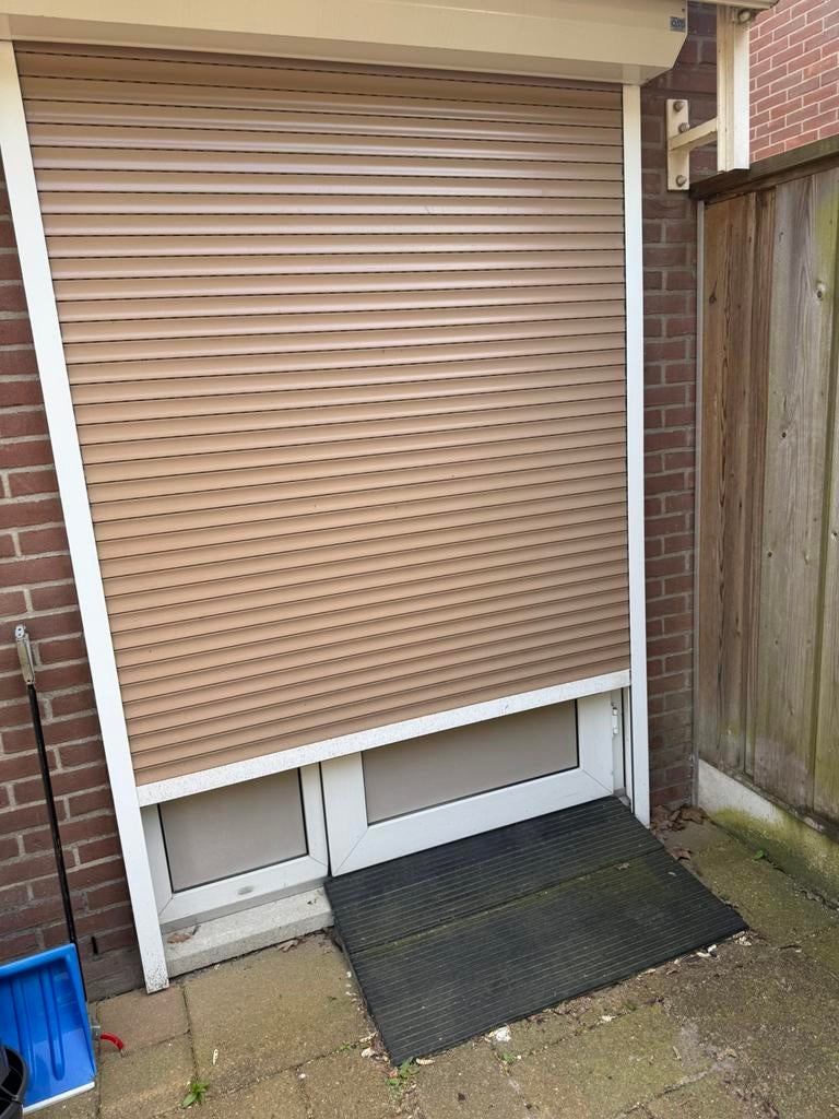 Rolluik hoogte 238  breedte 155,5, Ophalen, Gebruikt, Bruin, 200 cm of meer