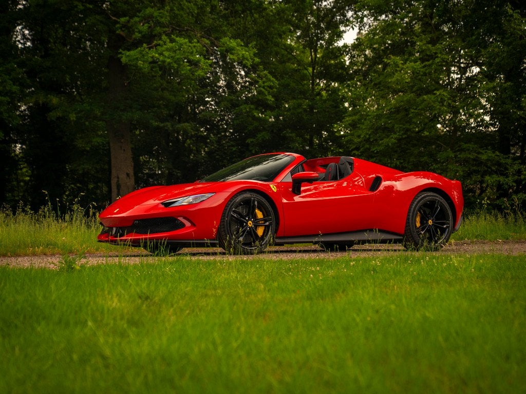 Ferrari 296 GTS 3.0 V6 | Lift | Carbon Racing Seats | Pass., Auto's, Ferrari, Achterwielaandrijving, Gebruikt, Zwart, Cabriolet