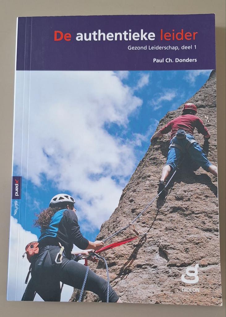 P.C. Donders - Authentieke leider, Ophalen of Verzenden, Zo goed als nieuw, P.C. Donders