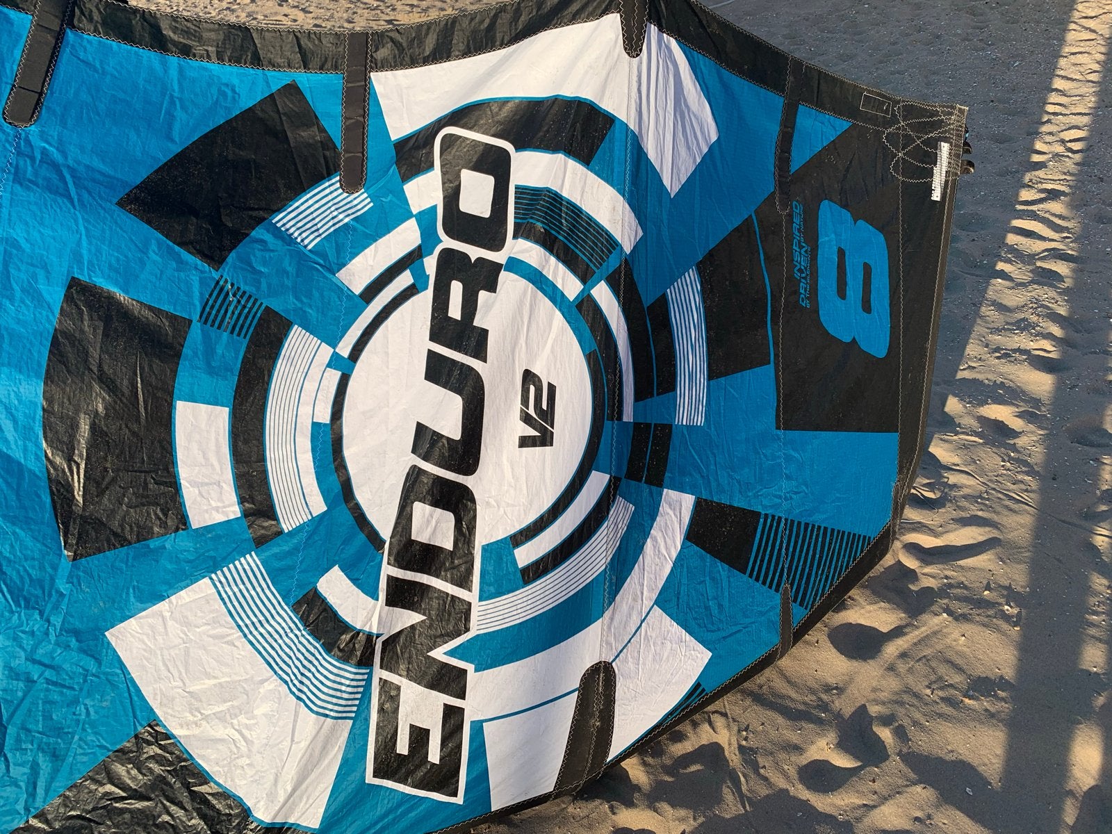 Ozone Enduro V2 8m en Ozone Reo V5 6m met bar, Gebruikt, 8 m², Bar, Geen board
