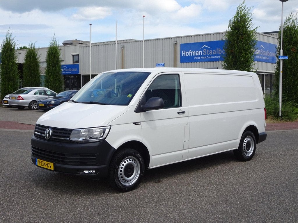 Volkswagen Transporter 2.0 TDI L2H1 3 Zits Airco Trekhaak, Voorwielaandrijving, Gebruikt, 4 cilinders, Volkswagen