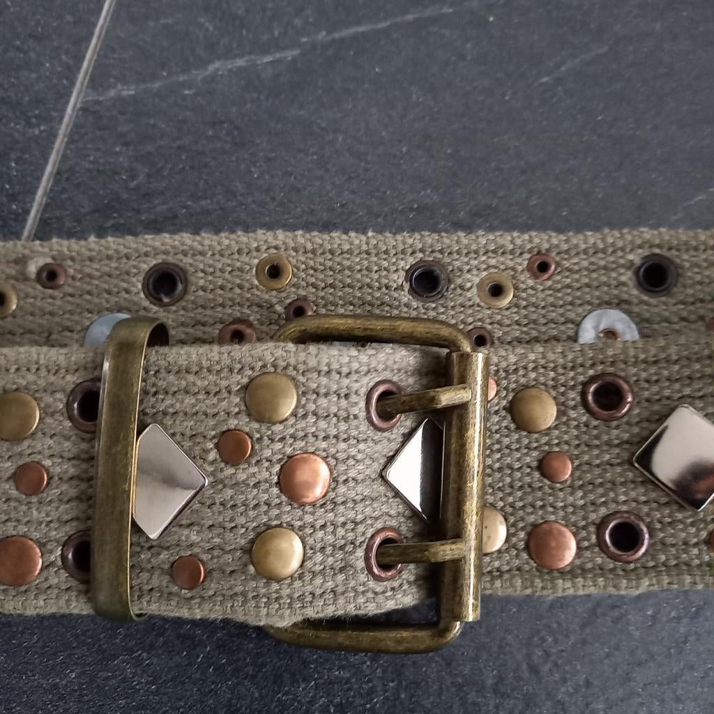 Leuke groene heren riem met studs nu, Kleding | Heren, Riemen en Ceinturen, Ophalen of Verzenden, Zo goed als nieuw, Overige kleuren