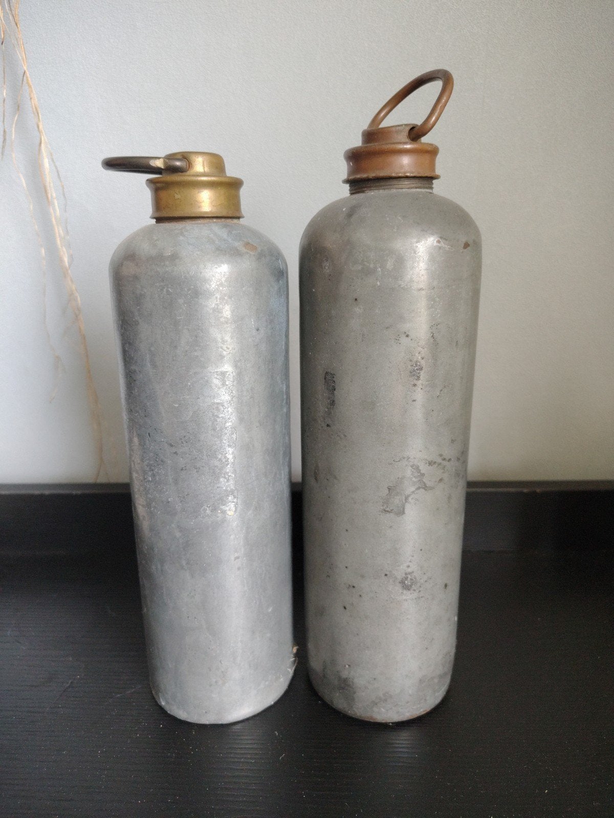 Vintage metalen zinken warmwaterkruiken met messing dop, Ophalen of Verzenden