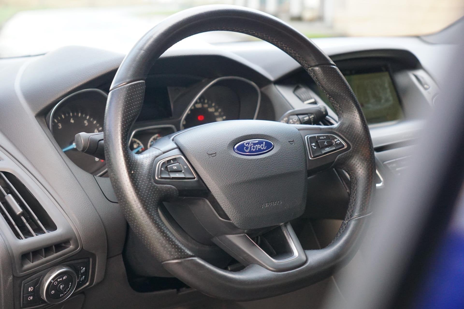 Ford Focus Wagon 1.0 Ecoboost 125pk ST-Line - Deep Impact Bl, Dealer onderhouden, Gebruikt, Euro 6, Blauw