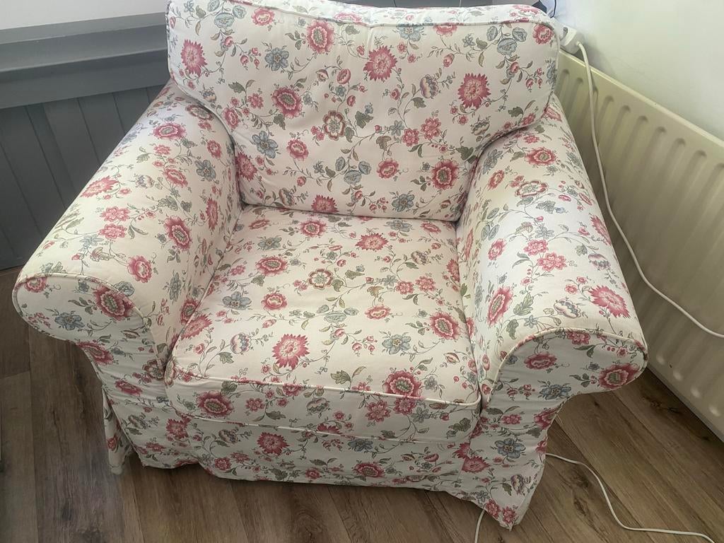 IKEA EKTORP Fauteuil met Bloemenhoes - Comfortabel, Huis en Inrichting, Ophalen, Gebruikt, Stof, 75 tot 100 cm