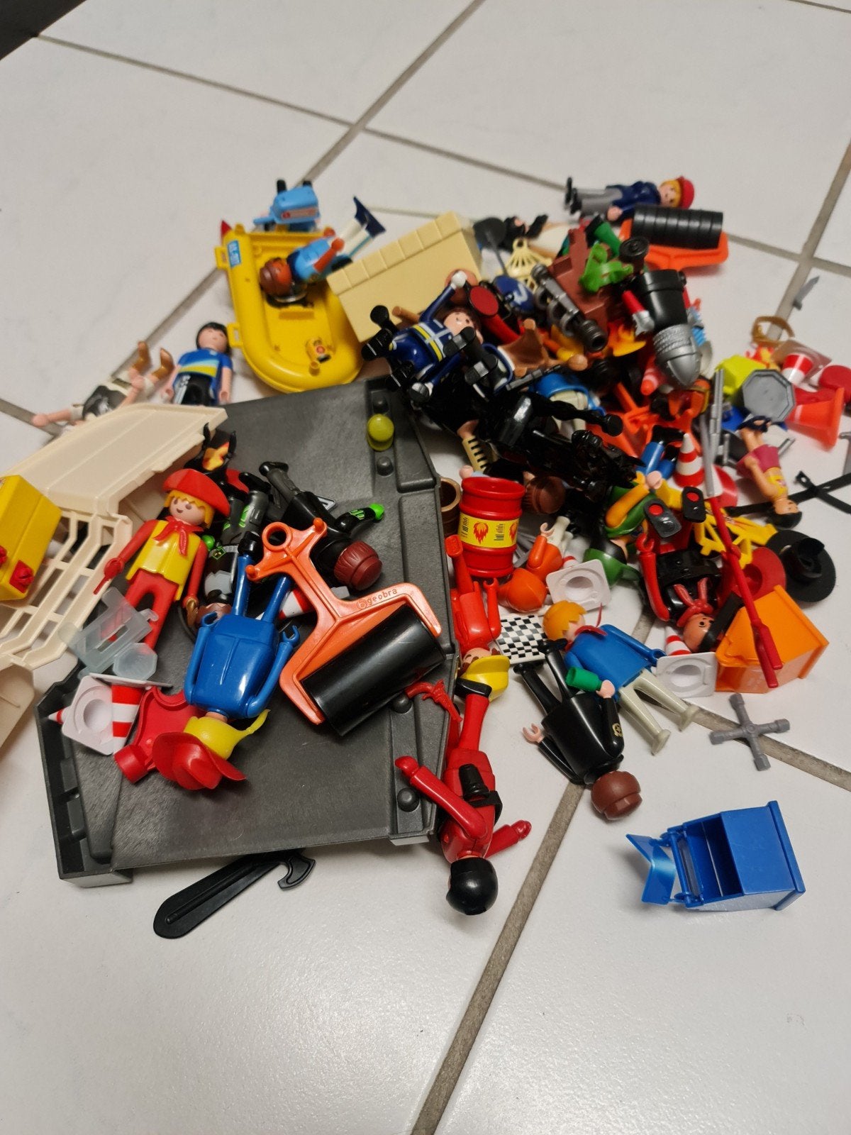 Diverse Playmobil: mobiel speelgoed, garage en poppetjes, Ophalen, Gebruikt, Gebouw, Complete set