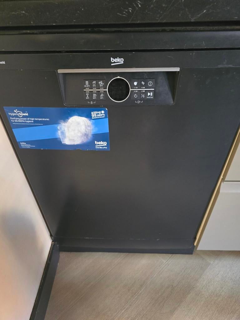 Beko vaatwasser - 1 jaar oud - Zo goed als nieuw, Witgoed en Apparatuur, Vaatwasmachines, Ophalen, Zo goed als nieuw, Vrijstaand