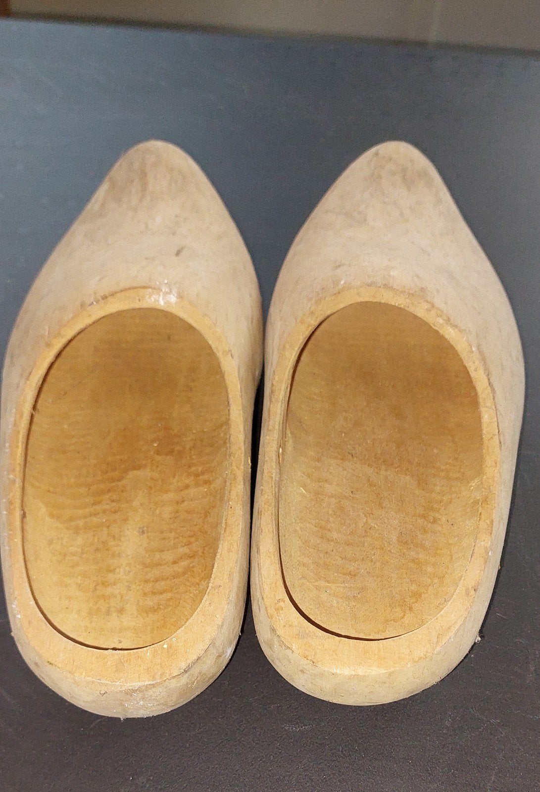Oude houten klompen, Ophalen