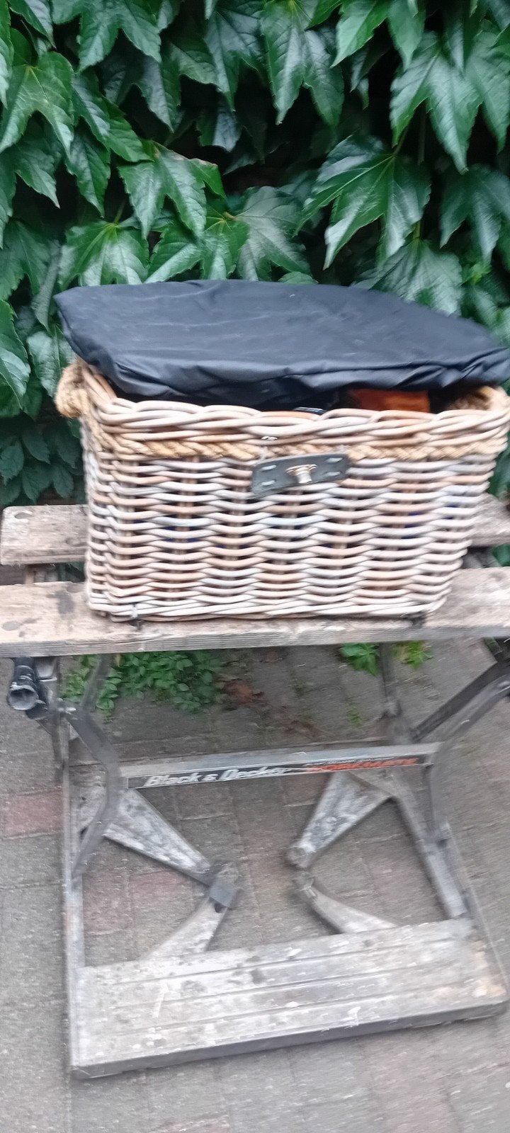 Grote rieten fietsmand met deksel en regenhoes, Ophalen of Verzenden, Gebruikt, Zonder inhoud