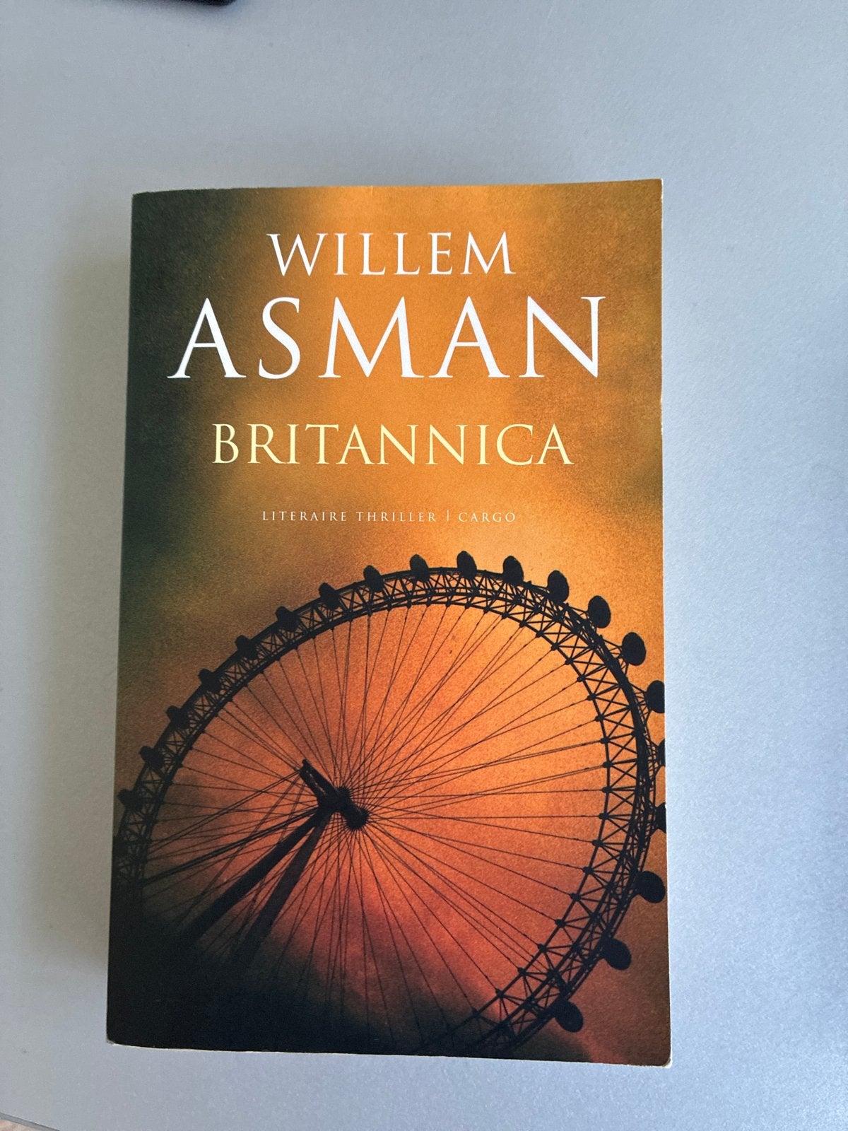Willem Asman - Britannica (Literaire thriller), Ophalen of Verzenden, Zo goed als nieuw, Nederland
