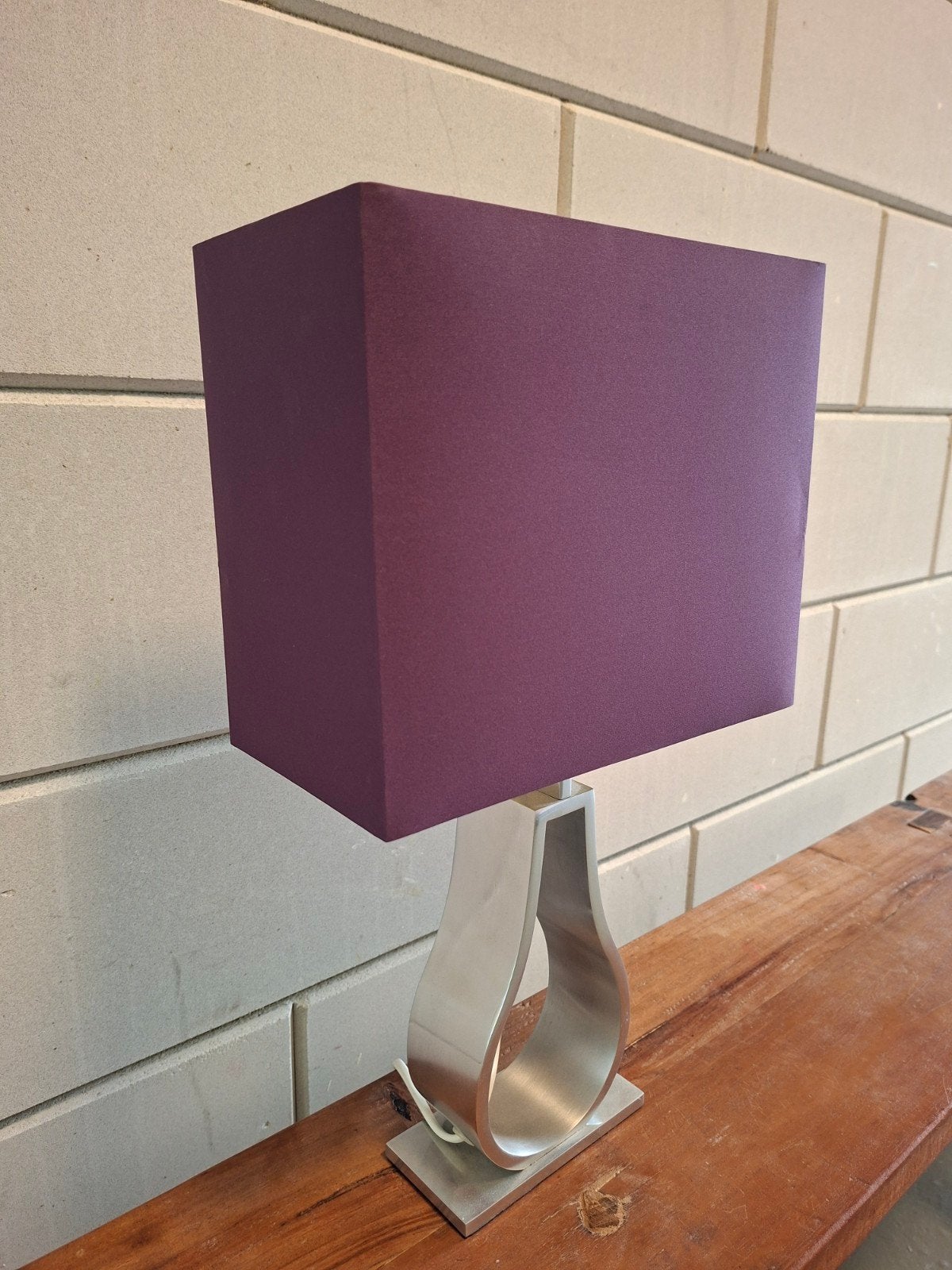 Te koop: Prachtige Tafellamp (Nieuwstaat), Huis en Inrichting, Lampen | Tafellampen, Paars, Ophalen of Verzenden, Metaal