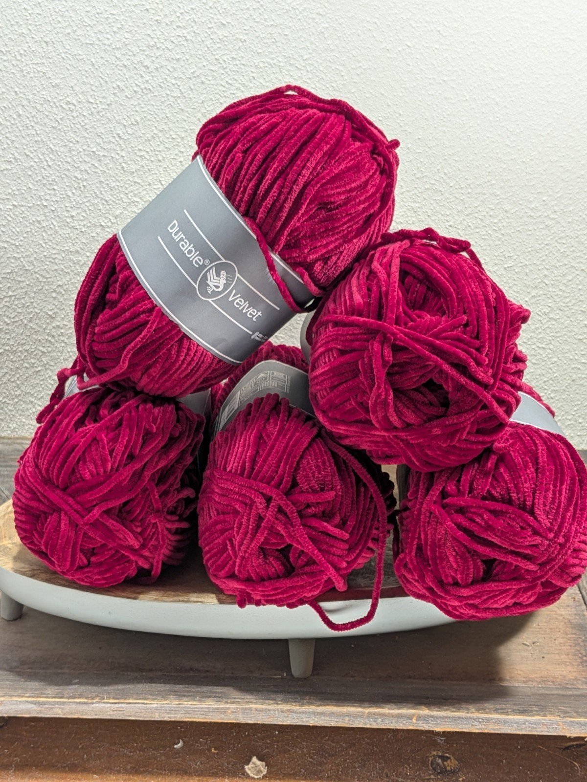 set van 5 bollen Durable Velvet chenille garen in rood, Ophalen of Verzenden, Nieuw, Breien of Haken, Wol of Garen