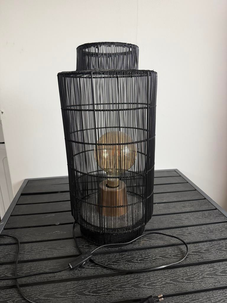 Luxe vloerlamp Woonexpress - Zwart metaal met hout, Huis en Inrichting, Lampen | Vloerlampen, Ophalen of Verzenden, Zo goed als nieuw