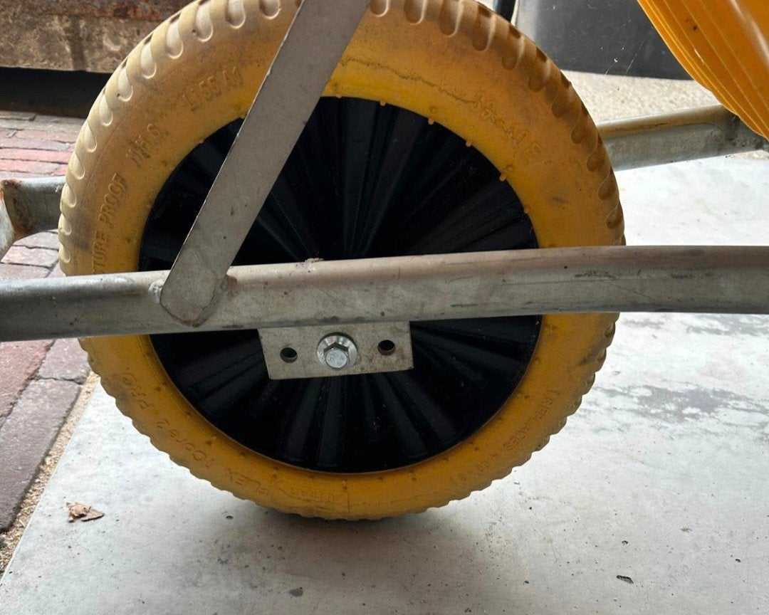 Stevige kruiwagen met geel kunststof bak, Ophalen, Handmatig, FORT, Gebruikt