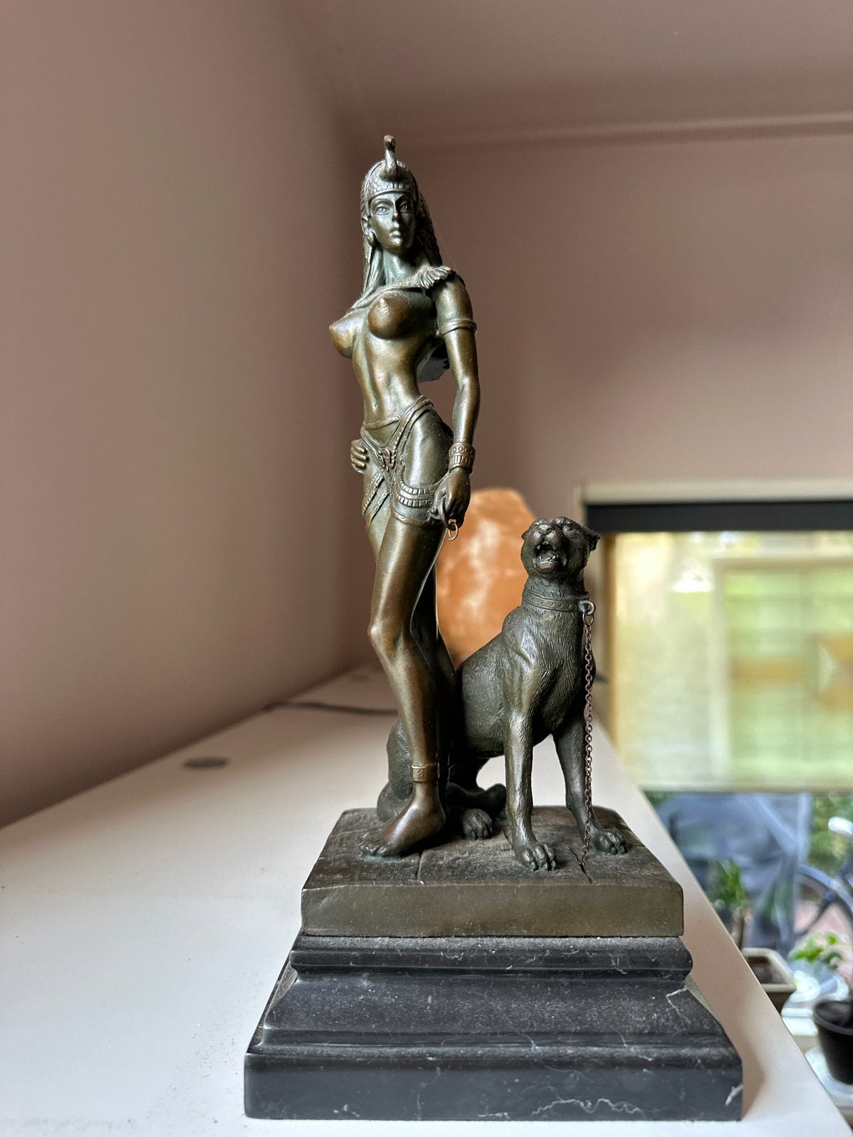 Bronzen beeld vrouw met panter, 27 cm hoog, Ophalen, 20 - 50 cm, Beeld, Vrouw