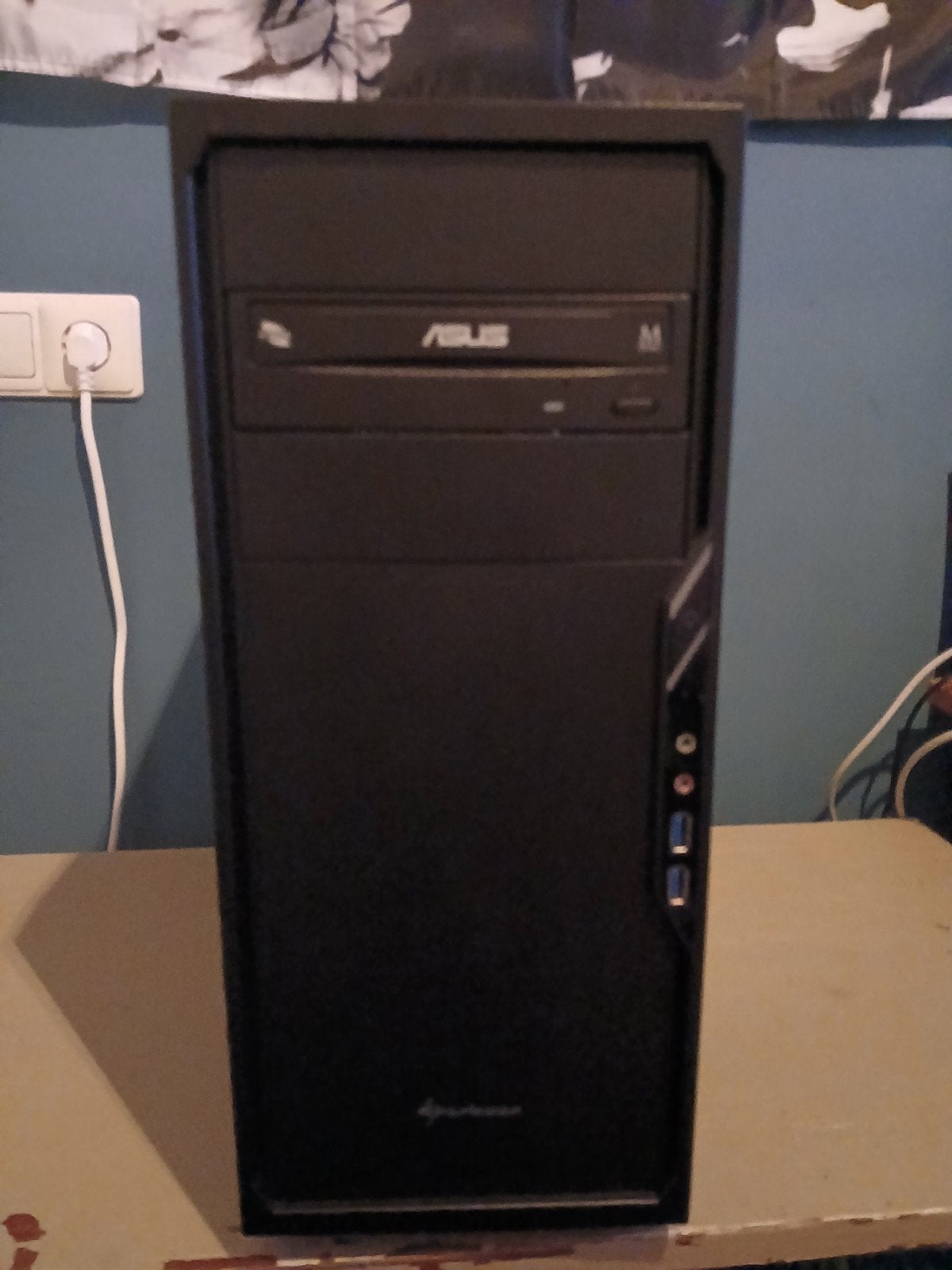 te koop pc kast met toebehoren., Computers en Software, Computerbehuizingen, Ophalen, Zo goed als nieuw