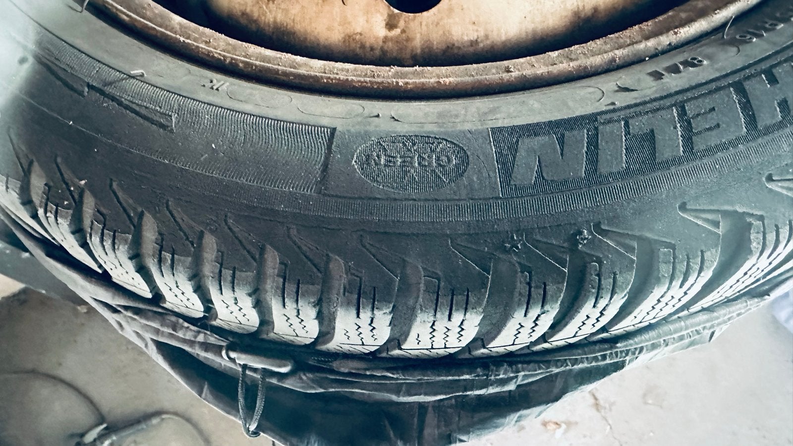 Set van 4 Michelin Alpin winterbanden Toyota prius 2008, Ophalen, Gebruikt