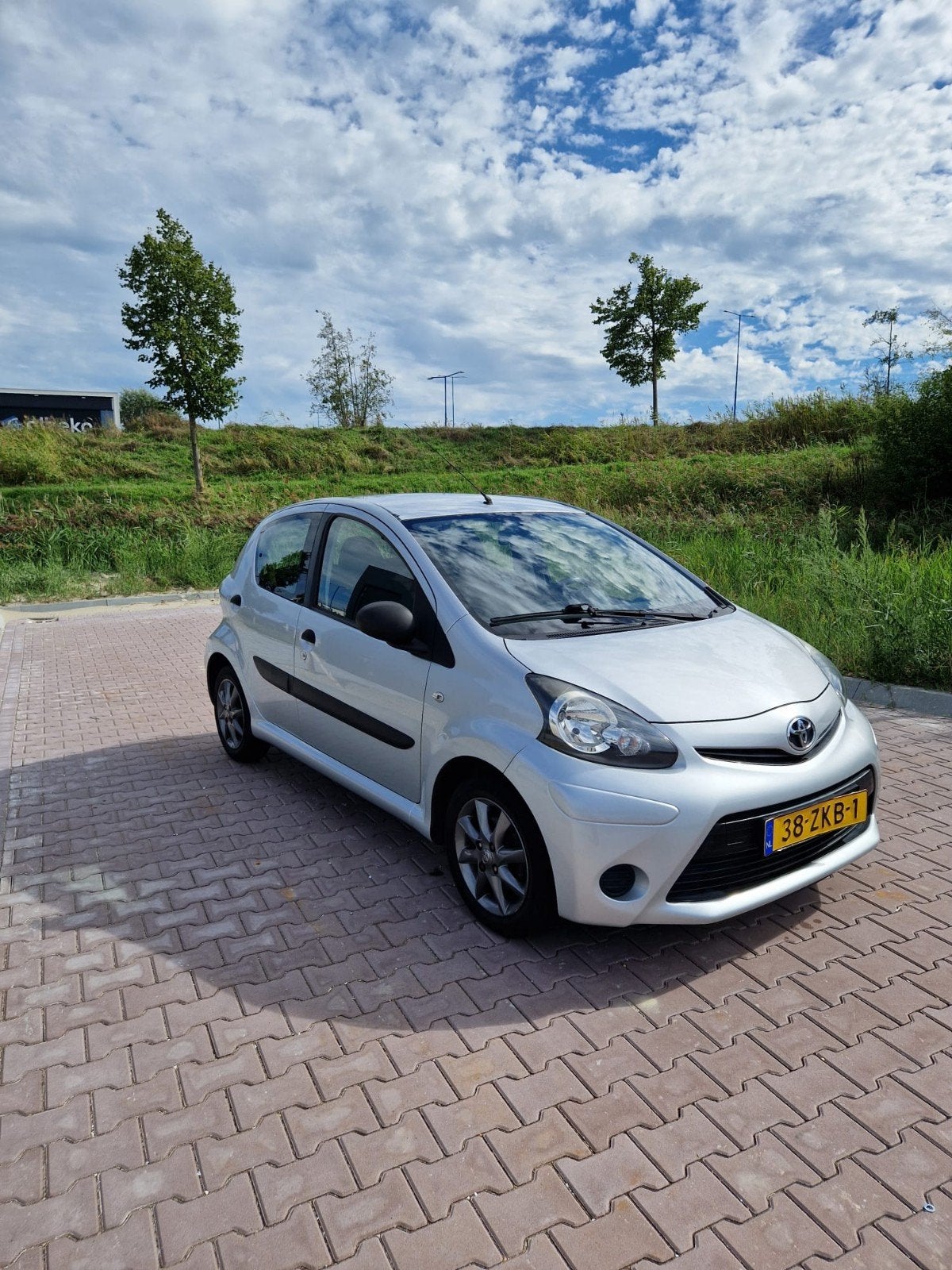 Toyota Aygo 1.0 12V Vvt-i 5DRS 2012 Grijs, Auto's, Voorwielaandrijving, 4 stoelen, Origineel Nederlands, Handgeschakeld