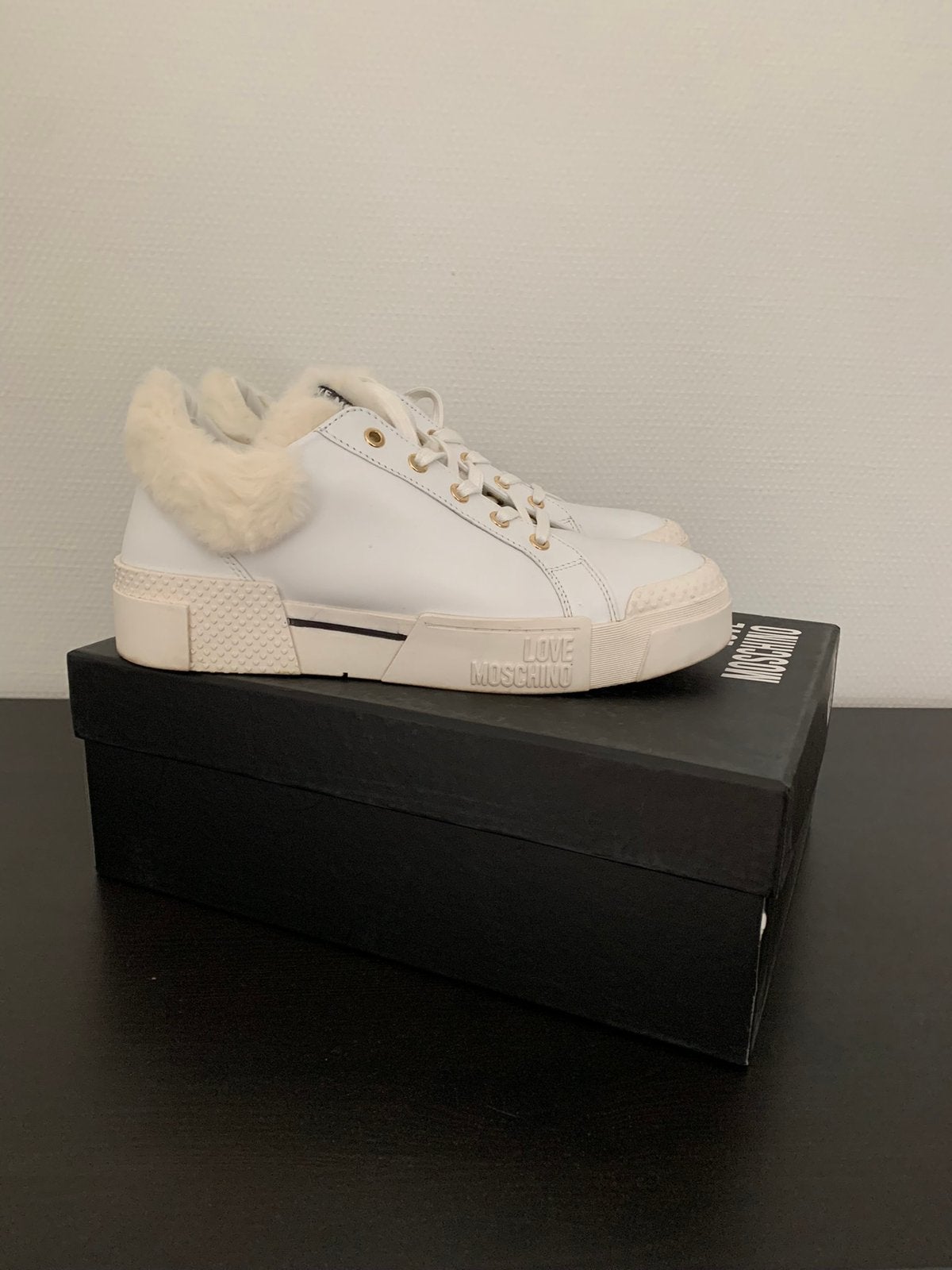 Witte leren sneakers Love Moschino 41, Wit, Ophalen of Verzenden, Sneakers of Gympen, Zo goed als nieuw