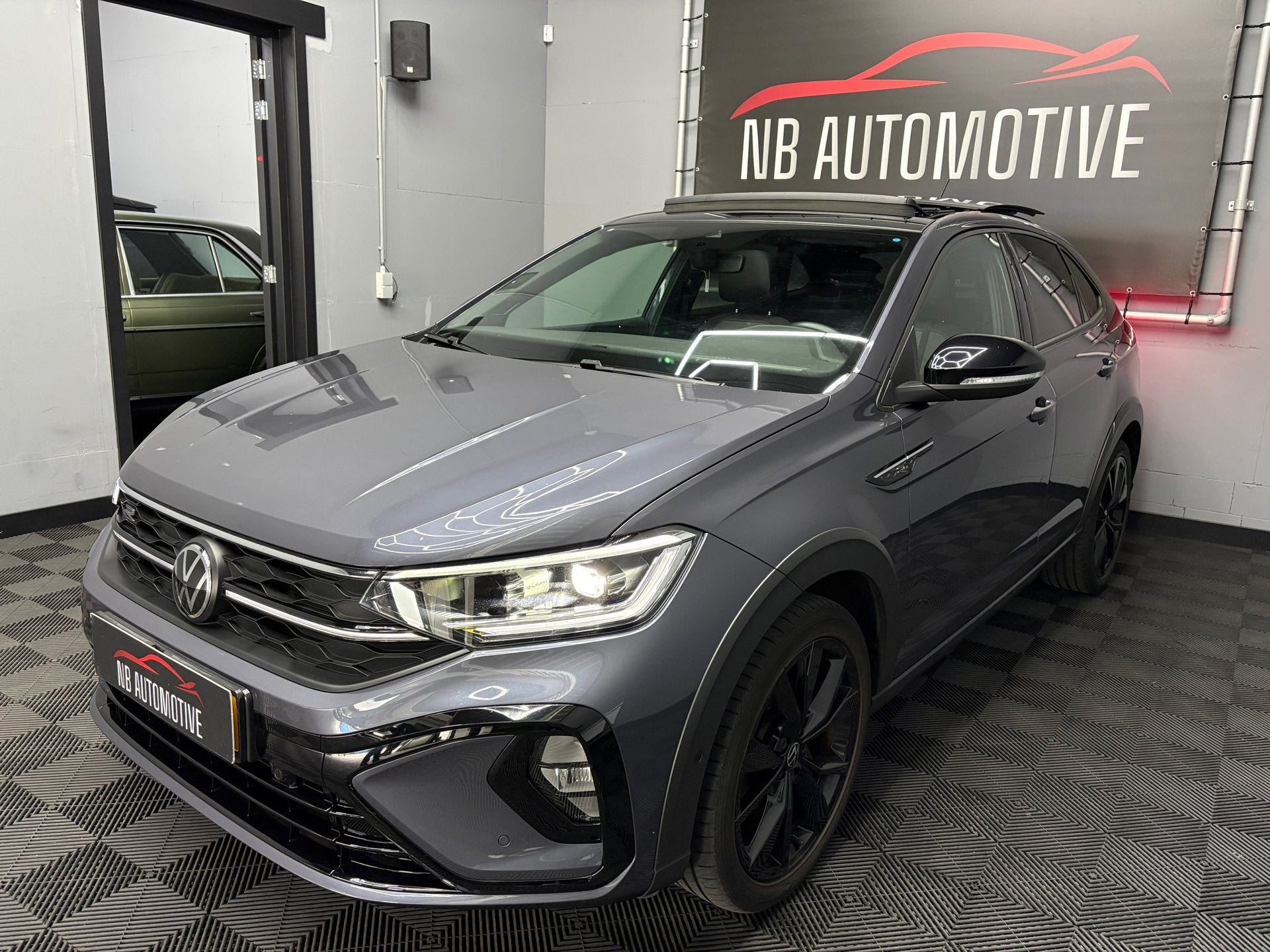 Volkswagen Taigo 1.0 TSI R-Line Pano, 1160 kg, Stof, Gebruikt, Bedrijf