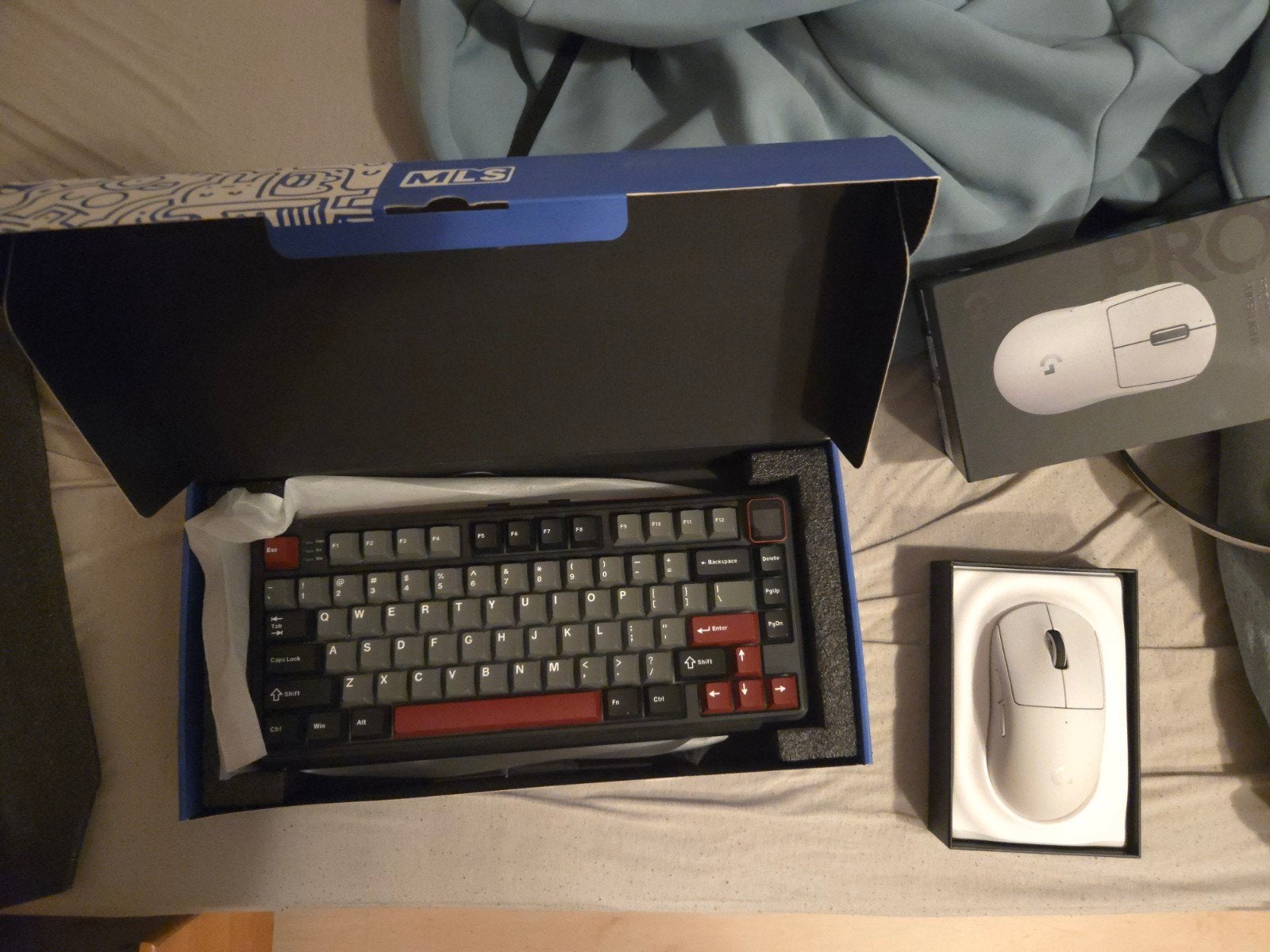 Mechlands Vibe 75 Toetsenbord en Logitech G Pro Superlight, Toetsenbord en muis-set, Ophalen of Verzenden, Zo goed als nieuw, Draadloos