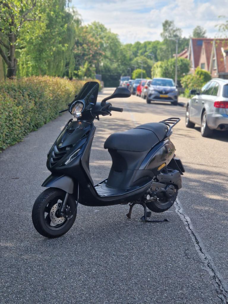 Piaggio zip 4T Brom Full option 2020 6880km, Fietsen en Brommers, Scooters | Piaggio, Zo goed als nieuw, Zip, Maximaal 45 km/u