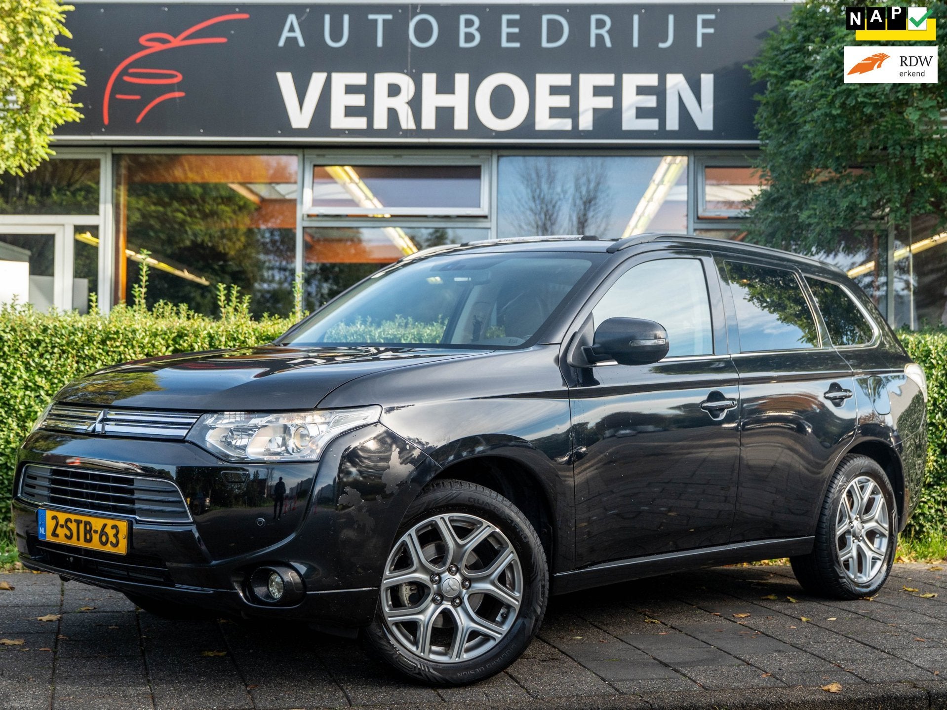 Mitsubishi Outlander 2.0 PHEV Instyle | PANORAMADAK | PARKEE, Auto's, Zwart, 4 cilinders, Zwart, Vierwielaandrijving