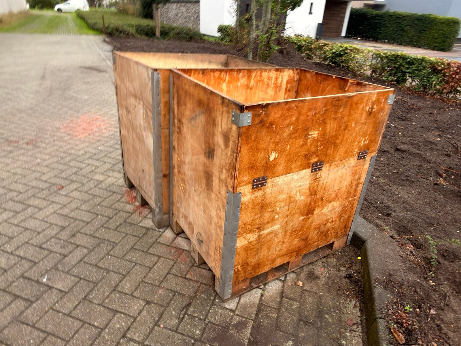 Te koop: 2 stevige houten palletkisten mét deksel, Ophalen of Verzenden, Overige houtsoorten