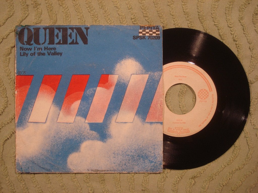 Queen 7" Vinyl Single: ‘Now I’m here’ (Hongarije), Cd's en Dvd's, Vinyl Singles, Gebruikt, Rock en Metal, Ophalen of Verzenden