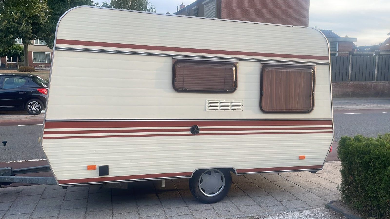 Mooie Dragoner caravan met voortent en toebehoren, Overige merken, Vast bed, Particulier, 4 tot 5 meter