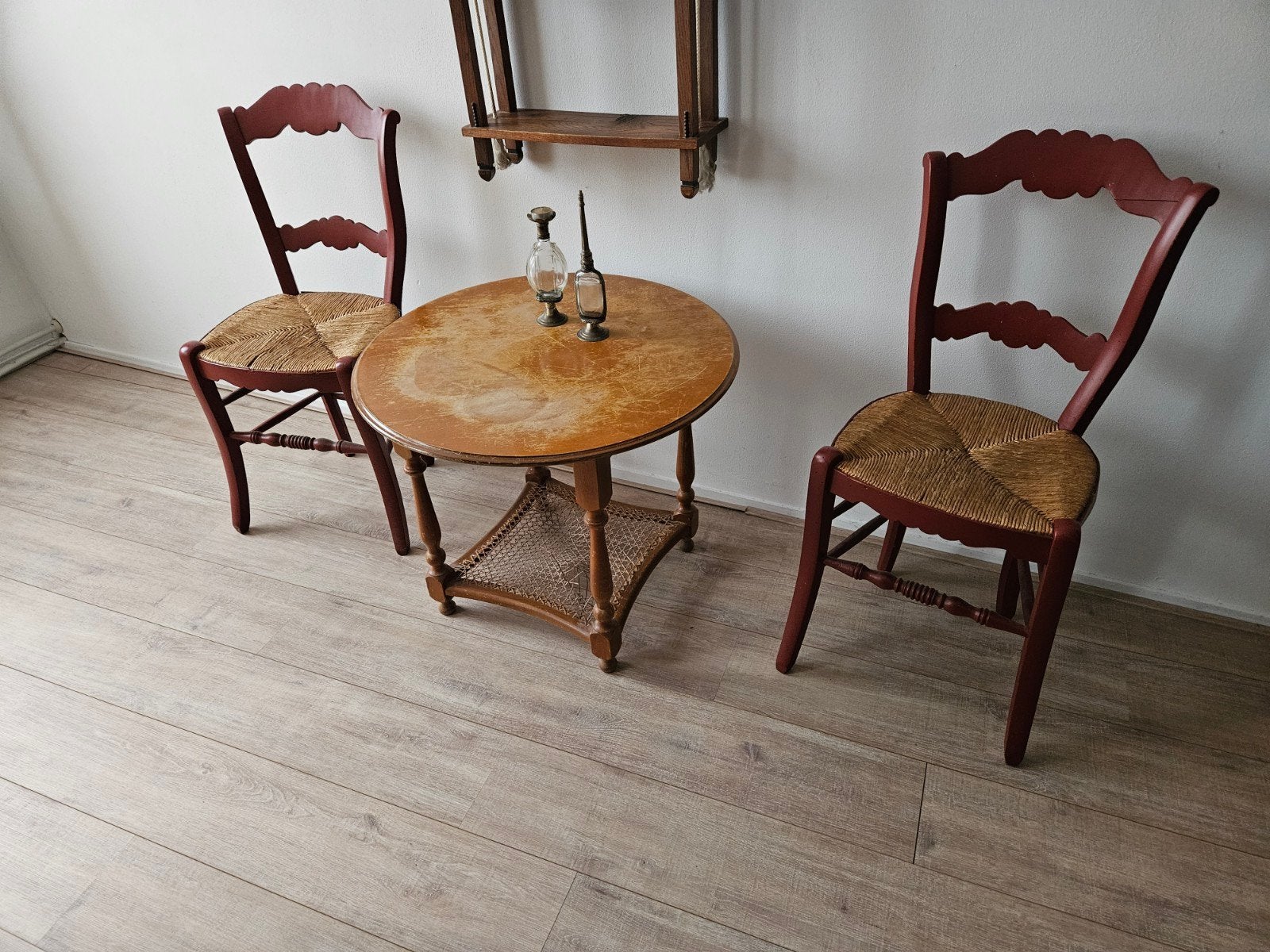 Vintage houten tafel met twee stoelen, Ophalen