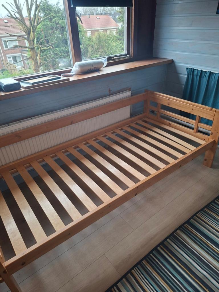 Houten eenpersoonsbed met lattenbodem, Gebruikt, 90 cm, Eenpersoons, Bruin