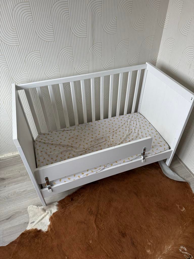 IKEA Sundvik ledikant wit met evt matras en bedhekje, Ophalen, Gebruikt, Ledikant