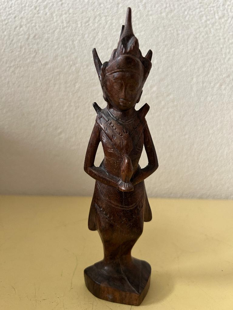 Balinese handgesneden houten beeldje van Dewi Sri rijstgodin, Houtsnijwerk, Ophalen of Verzenden, Handgemaakt, 20 - 50 cm