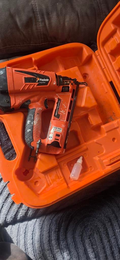 Paslode Impulse tacker met koffer en lader, Ophalen of Verzenden, Gebruikt